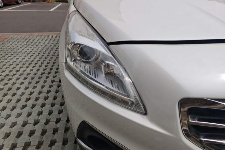 Used Peugeot 3008 2015 1.6THP Automatic Classic Edition Right Front Headlight
