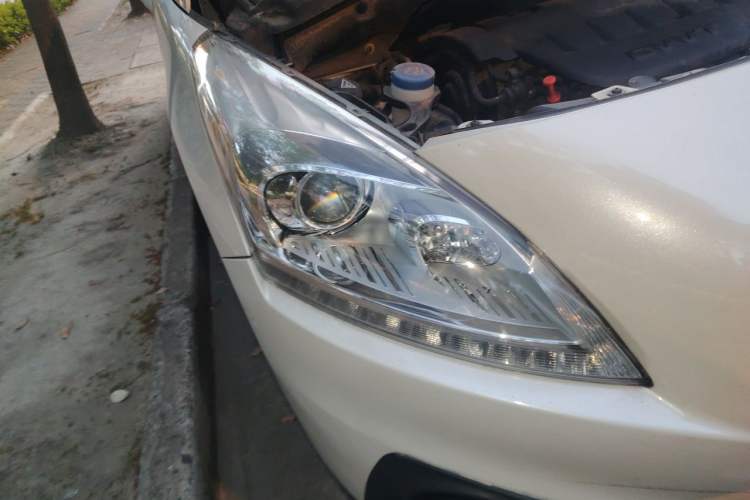 Used Peugeot 3008 2015 2.0L Automatic Classic Edition Right Front Headlight