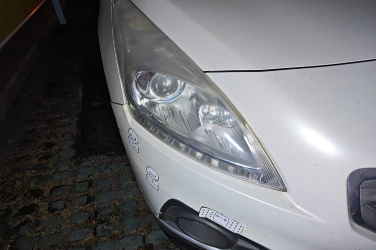 Used Peugeot 3008 2015 1.6THP Automatic Classic Edition Right Front Headlight