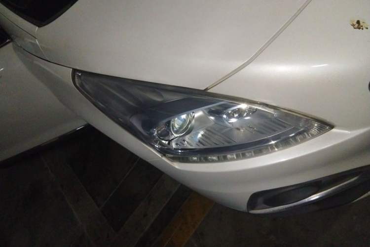 Used Peugeot 3008 2015 2.0L Automatic Classic Edition Right Front Headlight