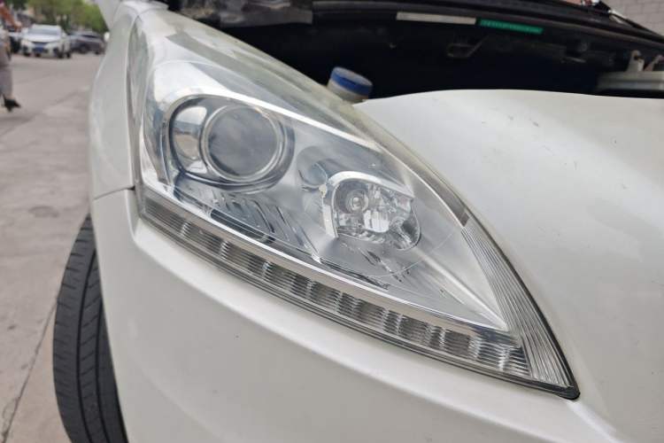 Used Peugeot 3008 2015 2.0L Automatic Trend Edition Right Front Headlight