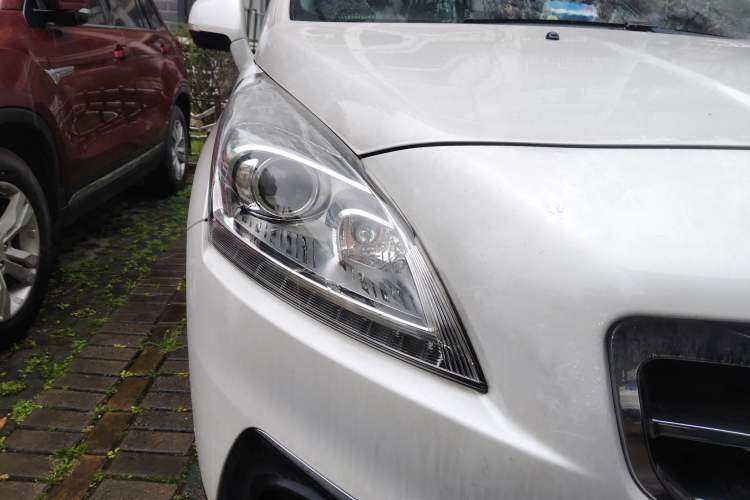 Used Peugeot 3008 2015 2.0L Automatic Classic Edition Right Front Headlight