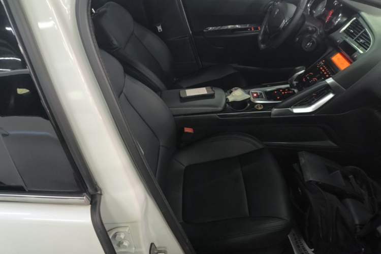 Used Peugeot 3008 2015 1.6THP Automatic Classic Edition Right Front Seat