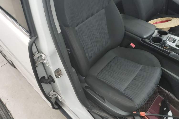Used Peugeot 3008 2015 2.0L Automatic Classic Edition Right Front Seat