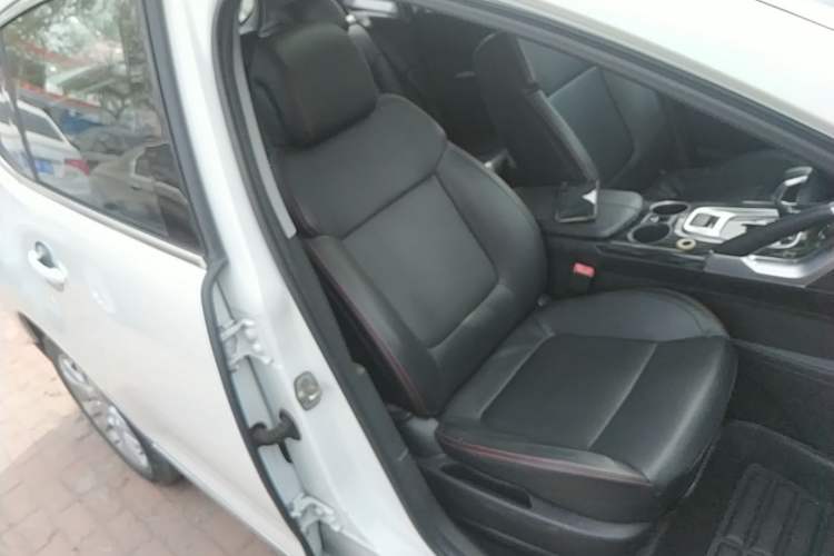 Used Peugeot 3008 2015 2.0L Automatic Classic Edition Right Front Seat