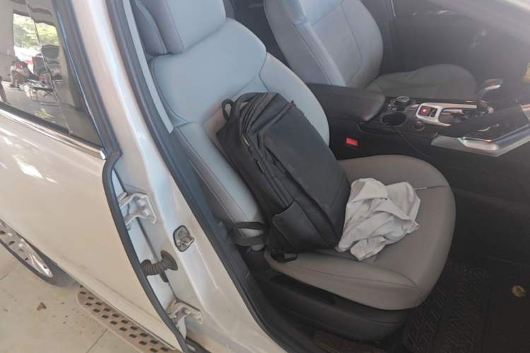 Used Peugeot 3008 2015 1.6THP Automatic Classic Edition Right Front Seat