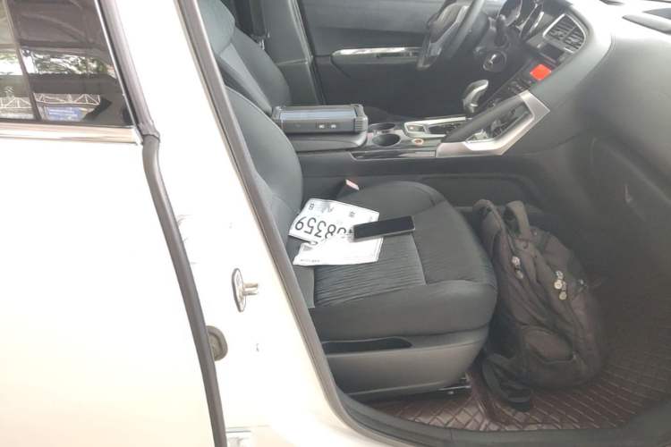 Used Peugeot 3008 2015 2.0L Automatic Classic Edition Right Front Seat