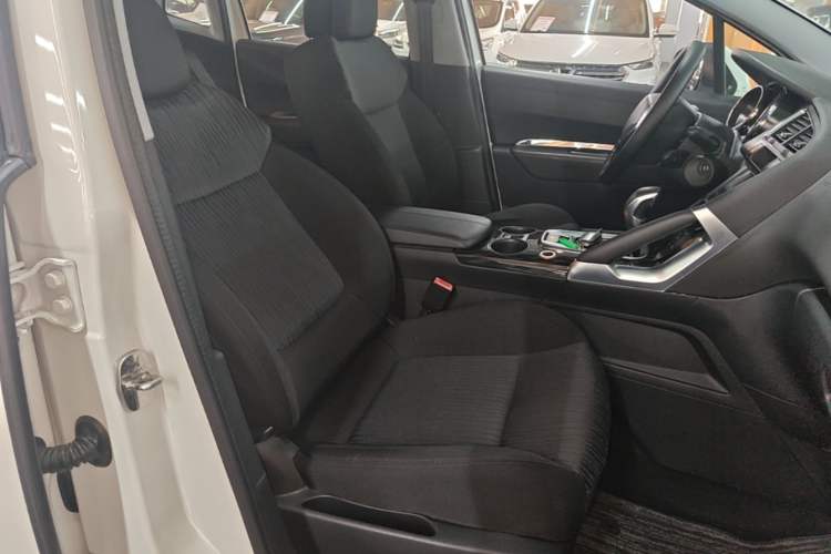 Used Peugeot 3008 2015 2.0L Automatic Classic Edition Right Front Seat