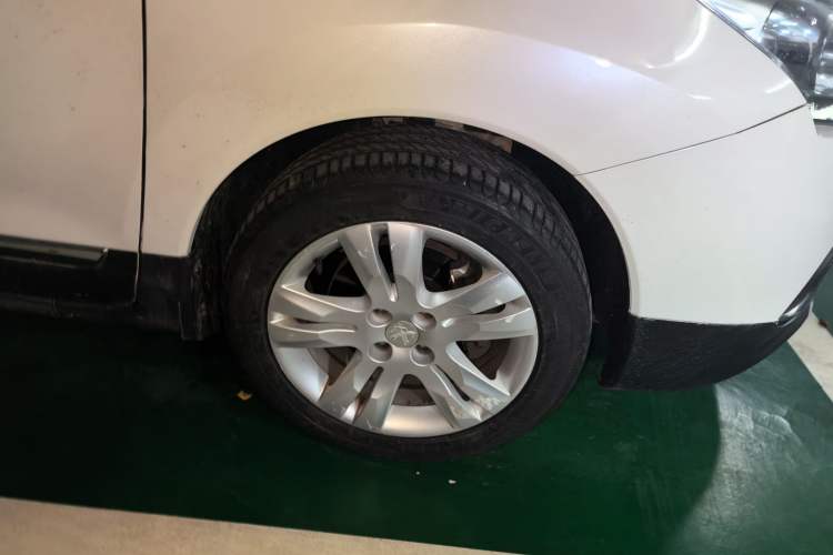 Used Peugeot 3008 2015 1.6THP Automatic Prestige Edition Right Front Wheel Hub