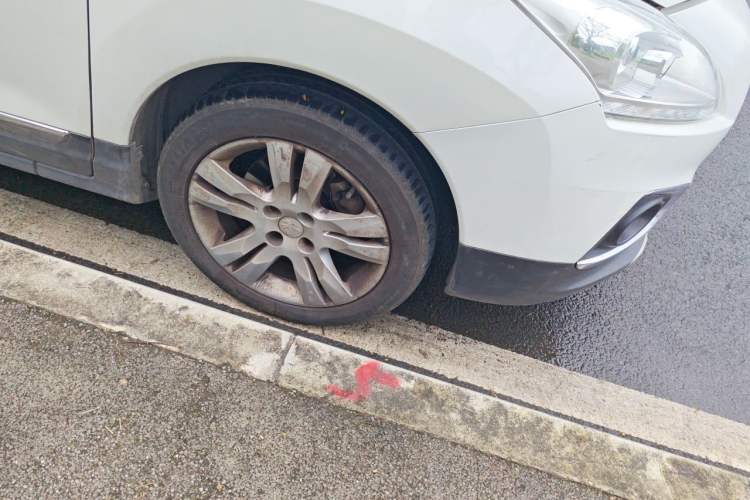Used Peugeot 3008 2015 1.6THP Automatic Prestige Edition Right Front Wheel Hub