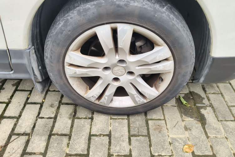 Used Peugeot 3008 2015 1.6THP Automatic Prestige Edition Right Front Wheel Hub