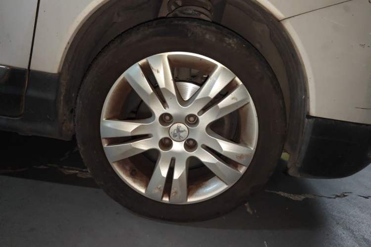 Used Peugeot 3008 2015 1.6THP Automatic Prestige Edition Right Front Wheel Hub