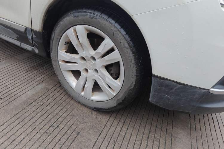 Used Peugeot 3008 2015 1.6THP Automatic Classic Edition Right Front Wheel Hub