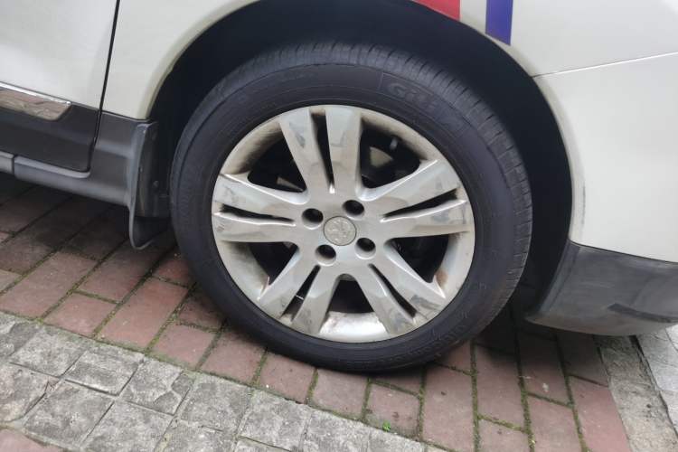 Used Peugeot 3008 2015 2.0L Automatic Classic Edition Right Front Wheel Hub