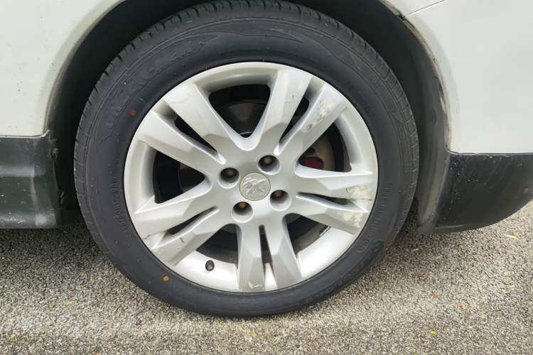 Used Peugeot 3008 2015 2.0L Automatic Classic Edition Right Front Wheel Hub
