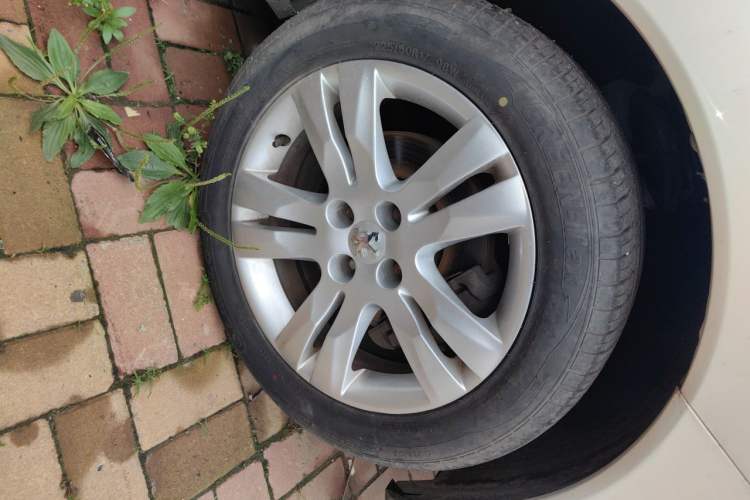 Used Peugeot 3008 2015 2.0L Automatic Classic Edition Right Front Wheel Hub