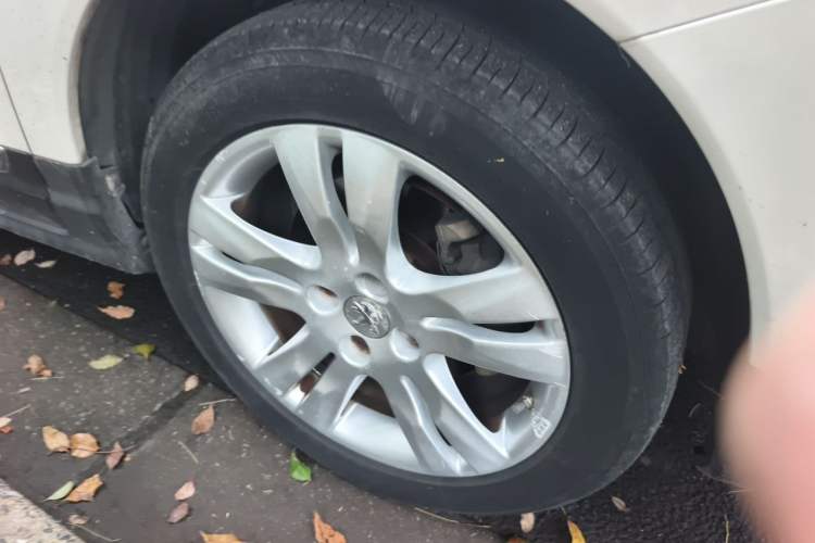 Used Peugeot 3008 2015 2.0L Automatic Classic Edition Right Front Wheel Hub