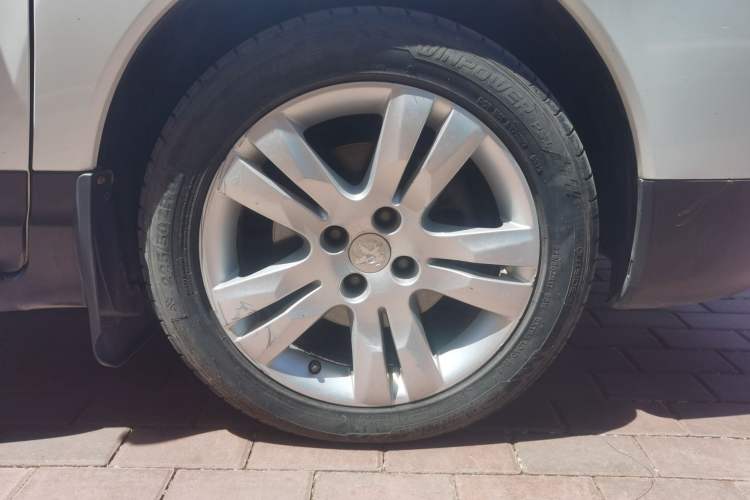Used Peugeot 3008 2015 2.0L Automatic Classic Edition Right Front Wheel Hub