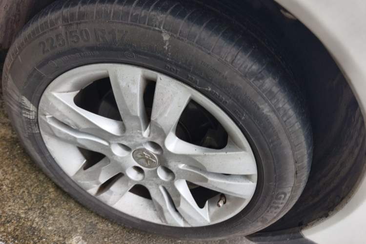Used Peugeot 3008 2015 1.6THP Automatic Classic Edition Right Front Wheel Hub