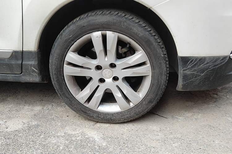 Used Peugeot 3008 2015 2.0L Automatic Trend Edition Right Front Wheel Hub