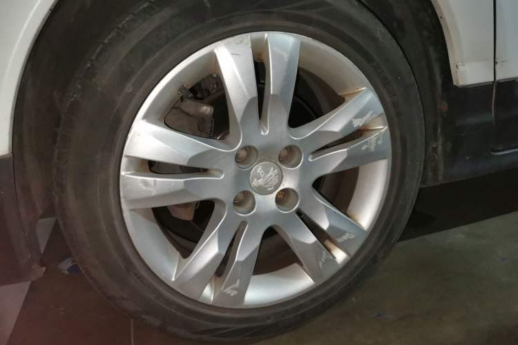 Used Peugeot 3008 2015 2.0L Automatic Trend Edition Right Front Wheel Hub