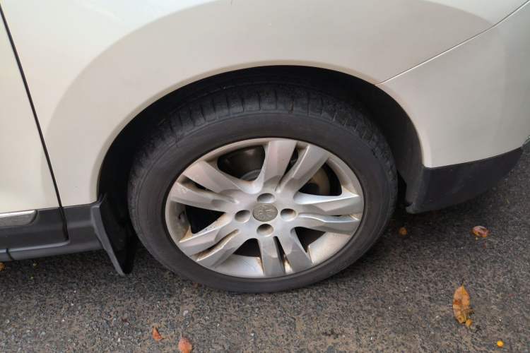 Used Peugeot 3008 2015 1.6THP Automatic Classic Edition Right Front Wheel Hub