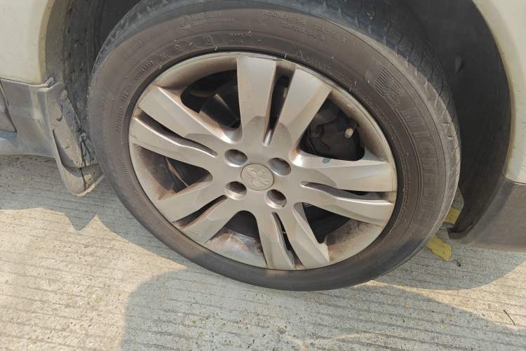Used Peugeot 3008 2015 1.6THP Automatic Prestige Edition Right Front Wheel Hub