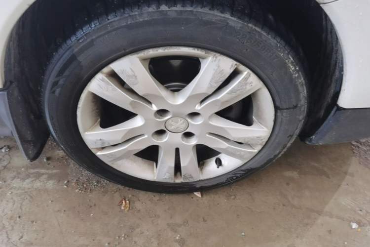 Used Peugeot 3008 2015 1.6THP Automatic Classic Edition Right Front Wheel Hub