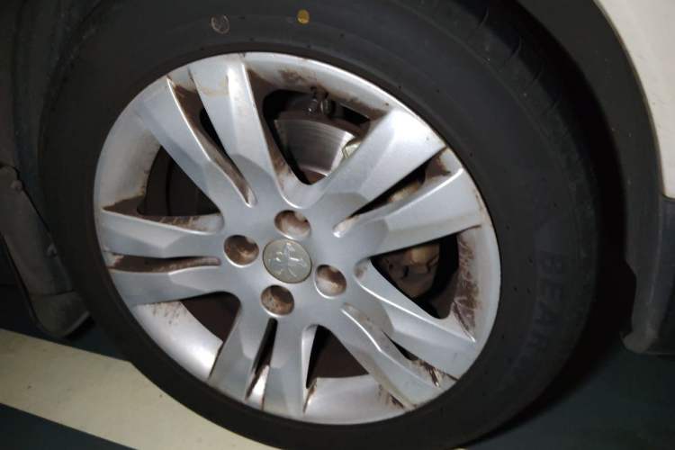 Used Peugeot 3008 2015 2.0L Automatic Trend Edition Right Front Wheel Hub