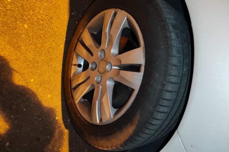 Used Peugeot 3008 2015 1.6THP Automatic Trend Edition Right Front Wheel Hub