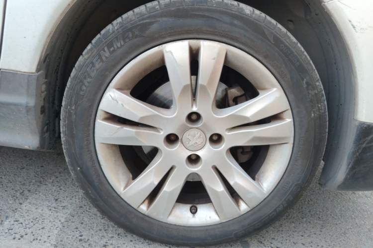 Used Peugeot 3008 2015 1.6THP Automatic Classic Edition Right Front Wheel Hub