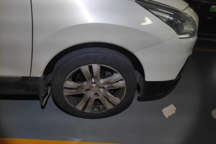 Used Peugeot 3008 2015 1.6THP Automatic Classic Edition Right Front Wheel Hub