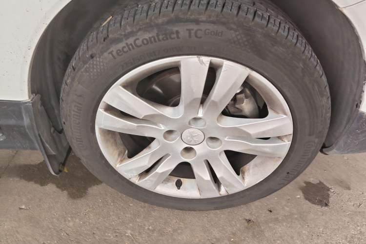 Used Peugeot 3008 2015 1.6THP Automatic Prestige Edition Right Front Wheel Hub
