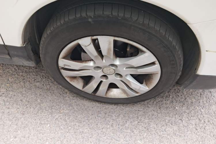 Used Peugeot 3008 2015 1.6THP Automatic Classic Edition Right Front Wheel Hub