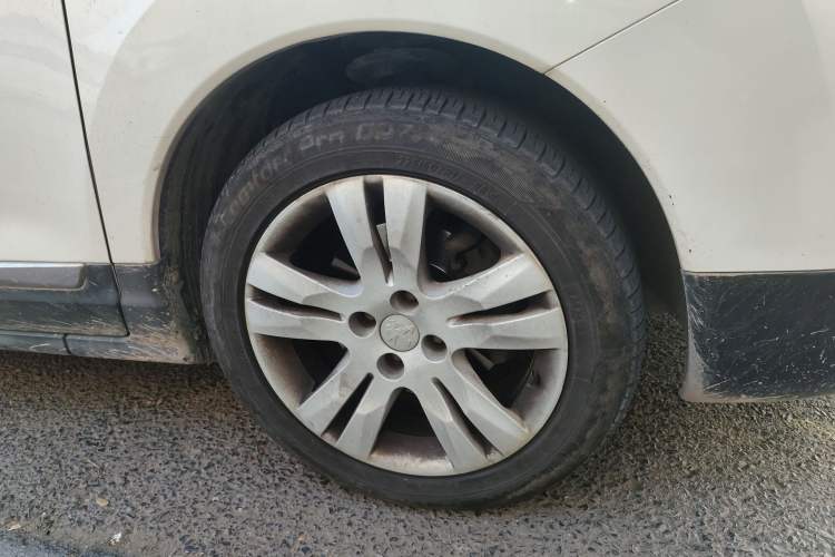 Used Peugeot 3008 2015 2.0L Automatic Classic Edition Right Front Wheel Hub