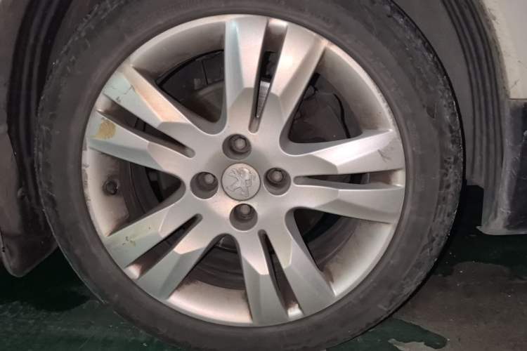 Used Peugeot 3008 2015 1.6THP Automatic Prestige Edition Right Front Wheel Hub