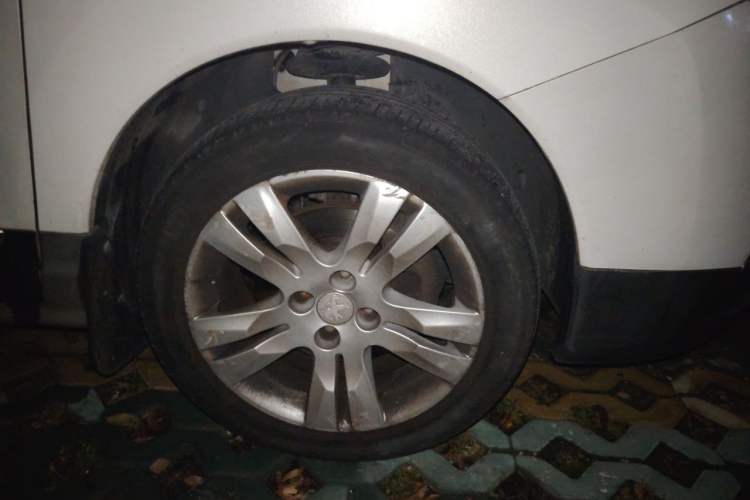 Used Peugeot 3008 2015 1.6THP Automatic Classic Edition Right Front Wheel Hub