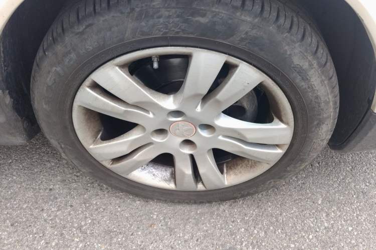 Used Peugeot 3008 2015 1.6THP Roland Garros Edition Right Front Wheel Hub