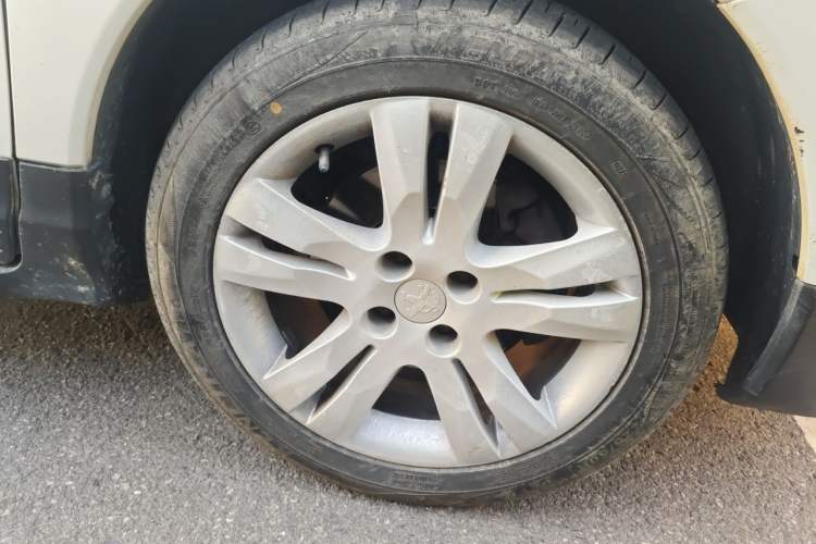 Used Peugeot 3008 2015 2.0L Automatic Trend Edition Right Front Wheel Hub