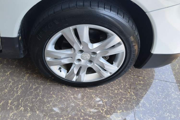 Used Peugeot 3008 2015 1.6THP Automatic Prestige Edition Right Front Wheel Hub