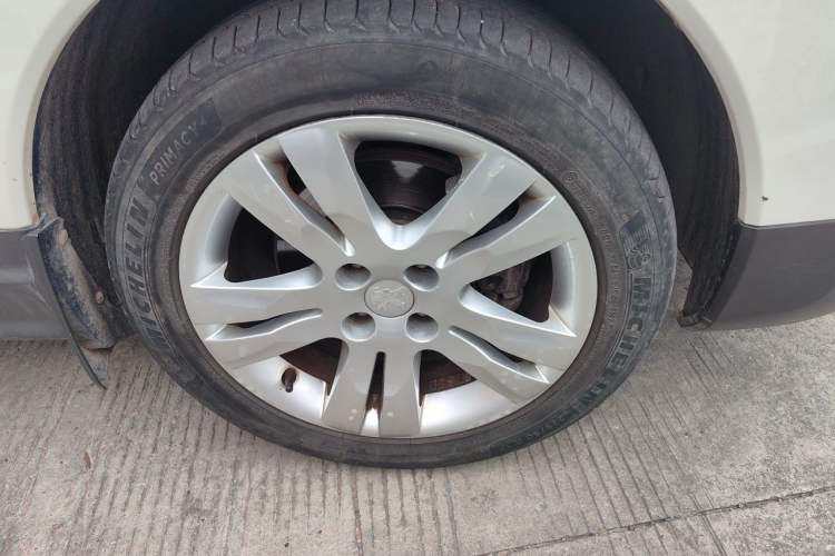 Used Peugeot 3008 2015 1.6THP Automatic Trend Edition Right Front Wheel Hub