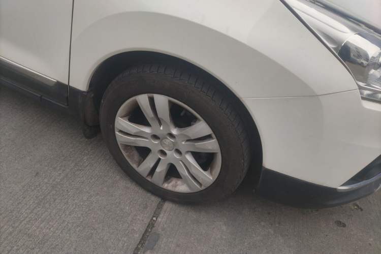 Used Peugeot 3008 2015 1.6THP Automatic Prestige Edition Right Front Wheel Hub