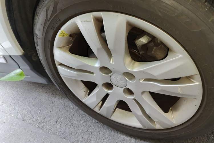 Used Peugeot 3008 2015 2.0L Automatic Classic Edition Right Front Wheel Hub