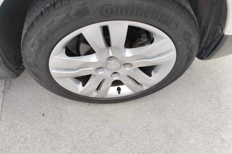Used Peugeot 3008 2015 1.6THP Automatic Prestige Edition Right Front Wheel Hub