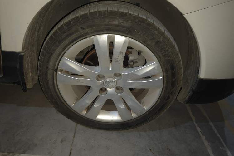 Used Peugeot 3008 2015 2.0L Manual Classic Edition Right Front Wheel Hub