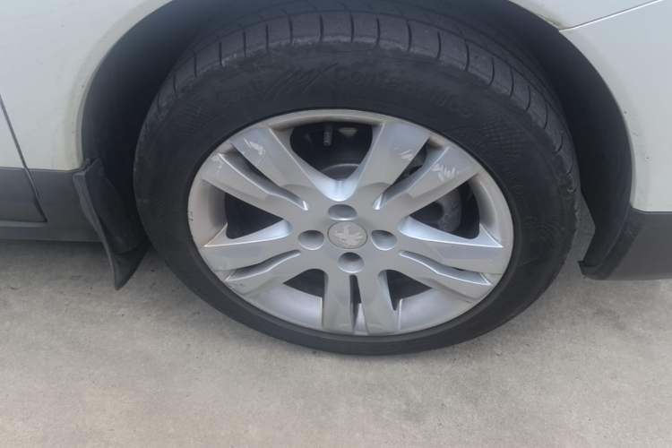 Used Peugeot 3008 2015 1.6THP Automatic Prestige Edition Right Front Wheel Hub