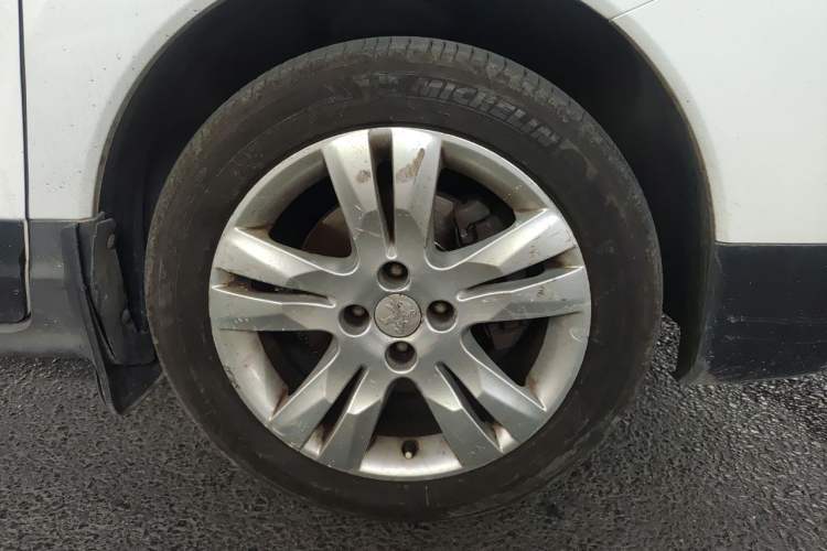 Used Peugeot 3008 2015 1.6THP Automatic Classic Edition Right Front Wheel Hub