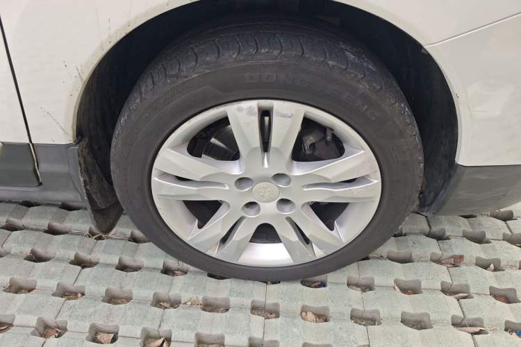 Used Peugeot 3008 2015 1.6THP Automatic Classic Edition Right Front Wheel Hub