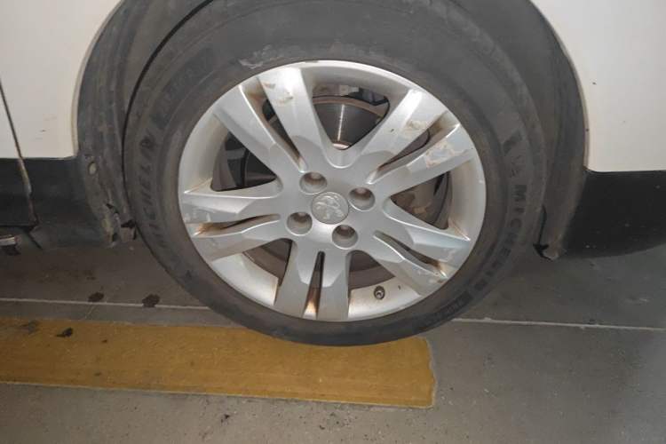 Used Peugeot 3008 2015 1.6THP Automatic Prestige Edition Right Front Wheel Hub