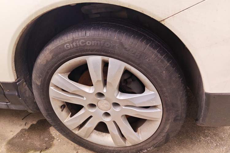 Used Peugeot 3008 2015 1.6THP Automatic Prestige Edition Right Front Wheel Hub